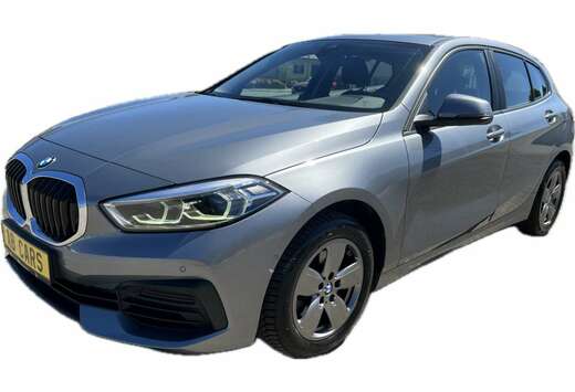BMW 118i A 136cv 2xPDC Apple Carplay LED Camera