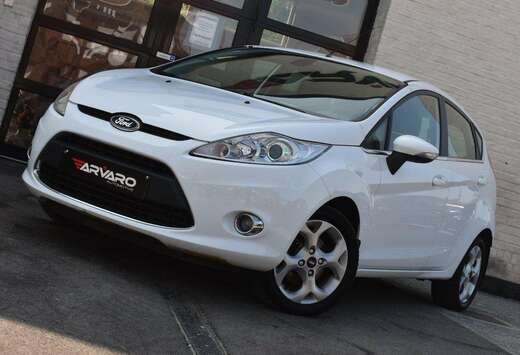 Ford 1.25i Titanium / Xenon / Trekhaak / Airco / PDC  ...