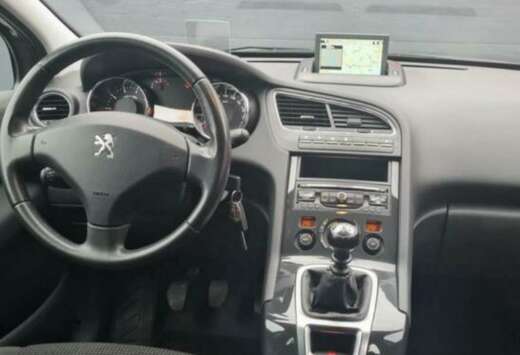 Peugeot 1.6 HDi 115ch FAP BVM6 Style 7pl