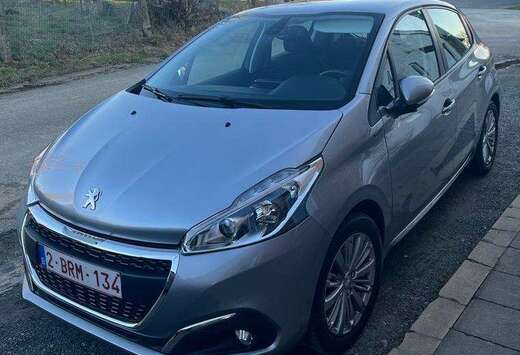 Peugeot 208 1.2i PureTech Signature S