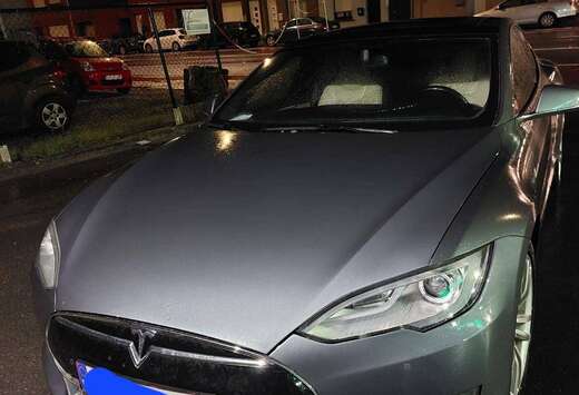 Tesla Model S P85 Free Superscharge & Internet