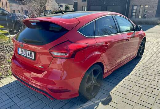 Ford 1.5 EcoBoost Red & Black Edition