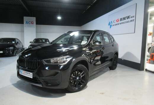 BMW 18i AUT PDC Camera Navigatie Full Black DAB CC
