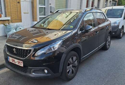 Peugeot 2008 1.2i PureTech Signature S