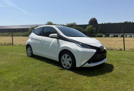 Toyota 1.0i VVT-i x-play and pack x-music M/M
