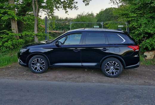 Mitsubishi Outlander 2.2 DI-D 4WD Diamond Edition