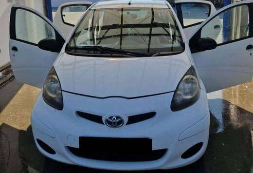 Toyota Aygo 1.0i VVT-i Car Dance