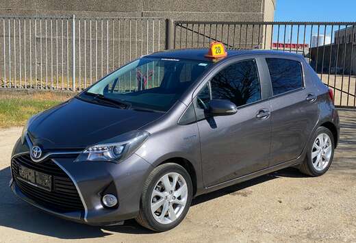 Toyota 1,5 Hybrid e-CVT Lounge