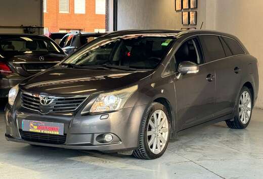 Toyota SW 2.2 D-4D Premium / Panorama / Gps / Cuir