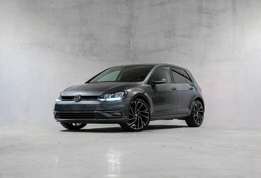 Volkswagen  19\' R-LINE  APPLE CARPLAY  BLACK PACK