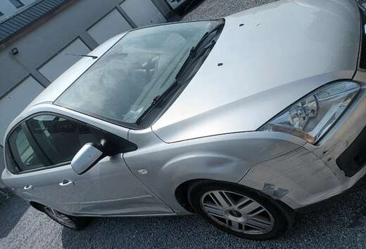 Ford Focus 2.0i 16v Ghia