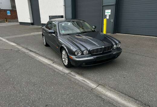Jaguar XJ V8 4.2L 299hp