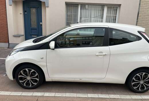 Toyota 1.0i Color Edition