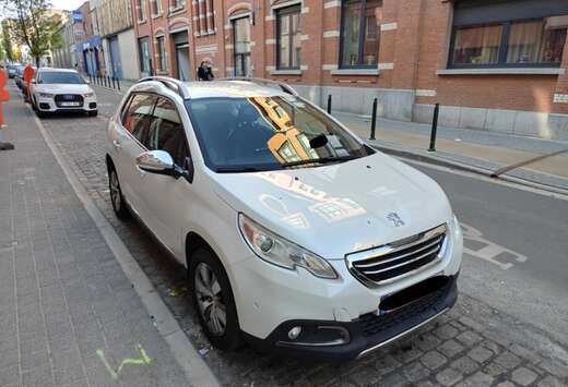Peugeot 2008 1.2i PureTech Allure (Haut de gamme) RAD ...