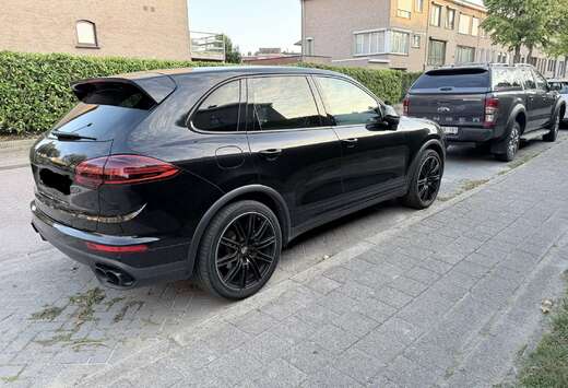 Porsche 3.0i V6 Hybrid Platinum Edition