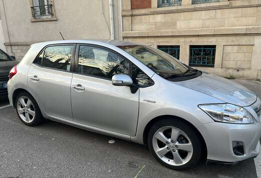 Toyota 1.8 Hybrid Life