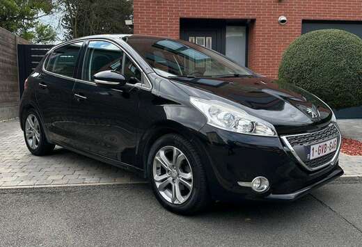 Peugeot 208 1.2i Allure