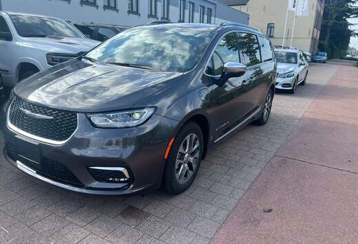 Chrysler HYBRID PINNACLE - 3.6L V6 €69.900,-excl