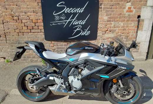 CF MOTO 675 SR-R, NEUVE GARANTIE 4,5 ANS, 6500 EUR