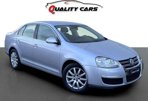 Volkswagen 1.6i  115.000 KM  CarPlay  Navi  Garantie