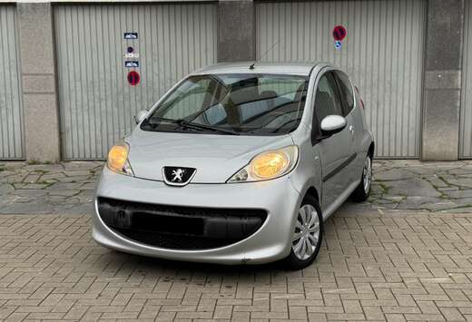 Peugeot essence prête  à immatriculer