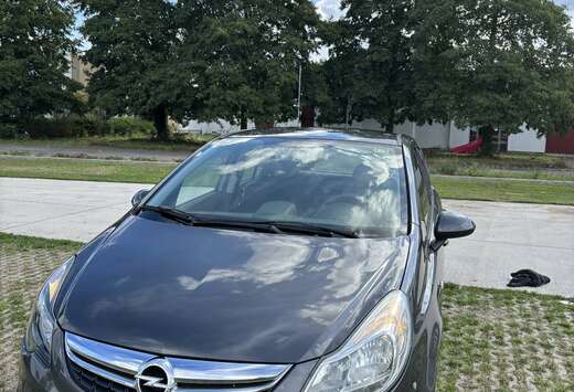 Opel 1.2i Essentia Easytronic