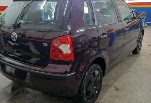 Volkswagen polo 1.2 avec papier rose