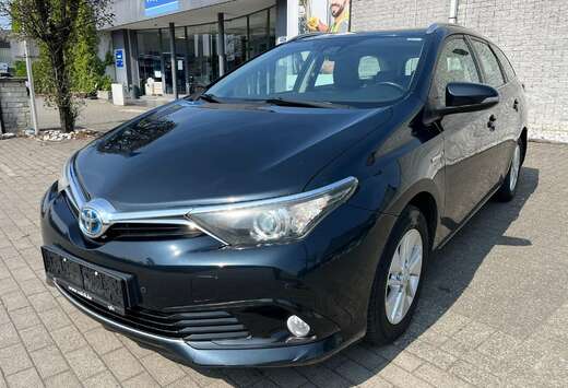 Toyota SW 1.8i HSD Lounge E-CVT