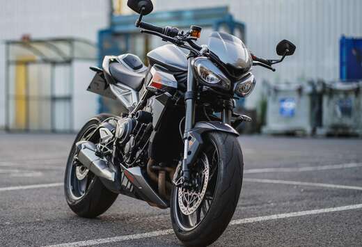 Triumph RS