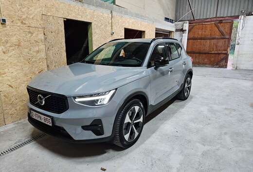 Volvo XC40 2.0 B3 MHEV Ultra Dark Limited Edition DCT