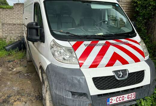 Peugeot 330M 2.2 HDi