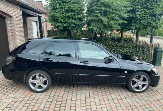 Lexus IS 300 SportCross