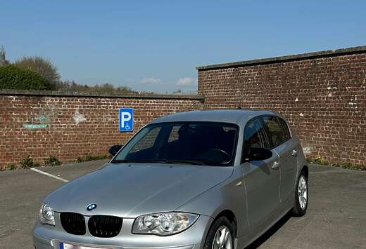 BMW 120i AUTOMATIQUE / CARNET D’ENTRETIEN / PDC ARR