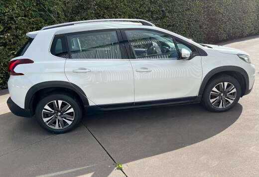 Peugeot 2008 1.2i PureTech Allure