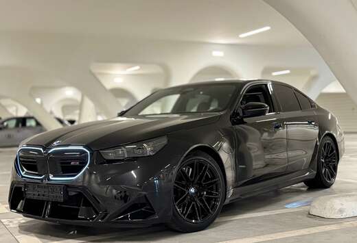 BMW 4.4 V8 / B&W/ HUD / 360 / Bicolor / Pano / Hybrid ...