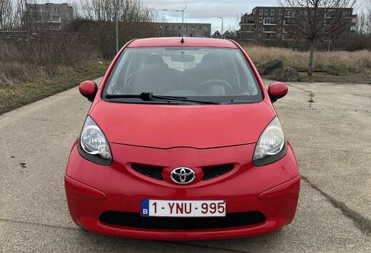 Toyota Aygo 1.0i VVT-i Car Dance