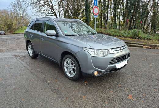 Mitsubishi Outlander 2.2 DI-D  Instyle