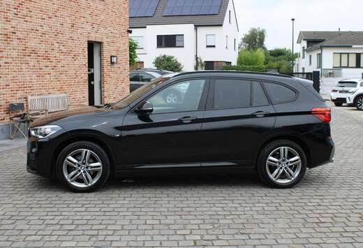 BMW 1.5iA sDrive18i automaat M-PACK !! PANO DAK !!