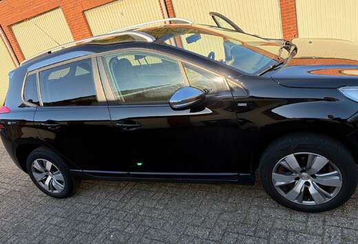 Peugeot 2008 1.2i PureTech Allure