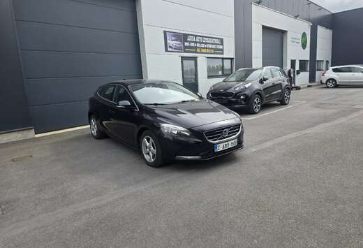 Volvo V40 1.6 D2 Momentum R-Design