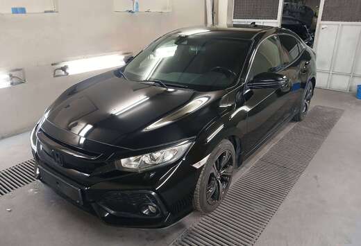 Honda Civic 1.0 i-VTEC Elegance Black Ed. (EU6.2)