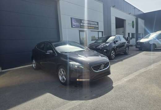 Volvo V40 1.6 D2 Momentum R-Design