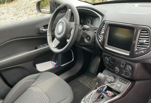 Jeep 1.3 T4 4xe PLUG-IN HYBRID Automatik Longitude