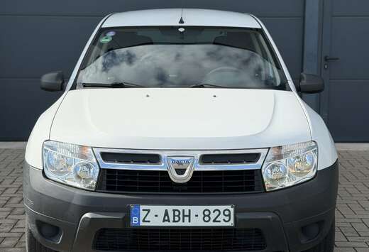 Dacia 1.6i 4x2 Laureate