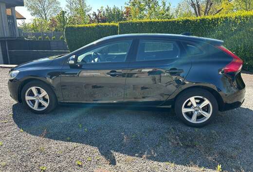 Volvo V40 2.0 D2 Momentum Geartronic, Met keuring
