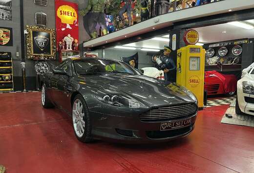 Aston Martin DB9 5.9i V12