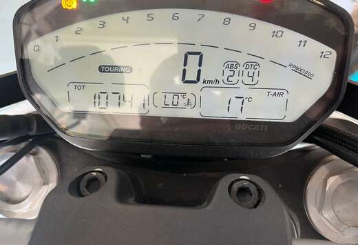 Année 2014  /10740 km état impeccable ,facture entr ...