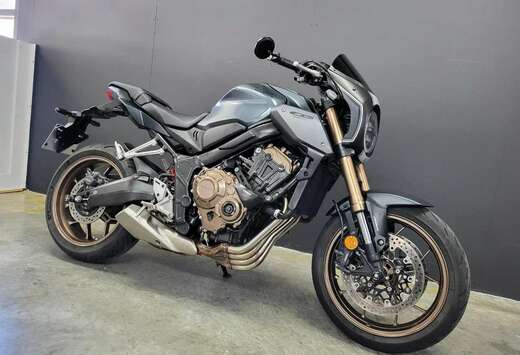 Honda R neoretro met heerlijke viercilinder
