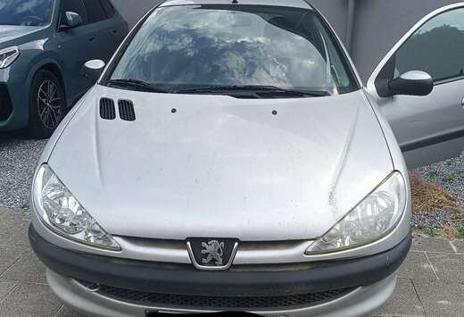 Peugeot 1.1i X Line