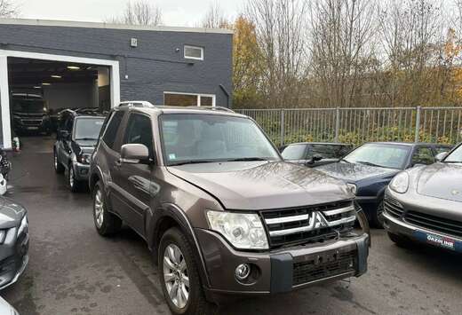 Mitsubishi 3.2 bva 5900 NETTO  ( 2 ou 5 pl )